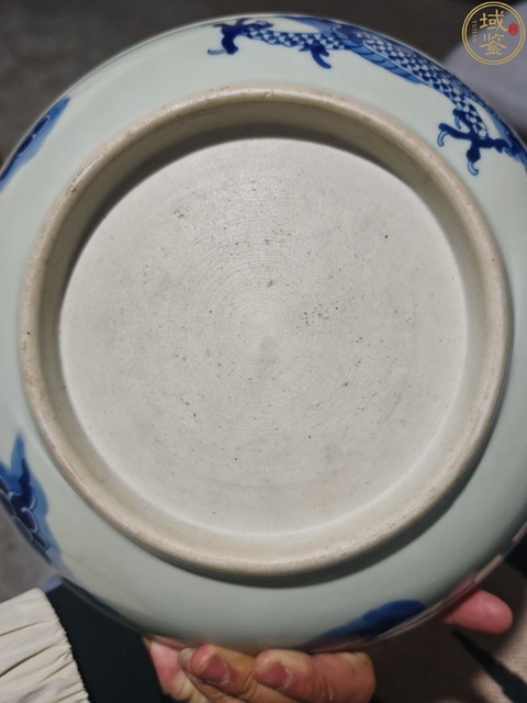 古玩陶瓷過墻龍紋青花盤真品鑒賞圖