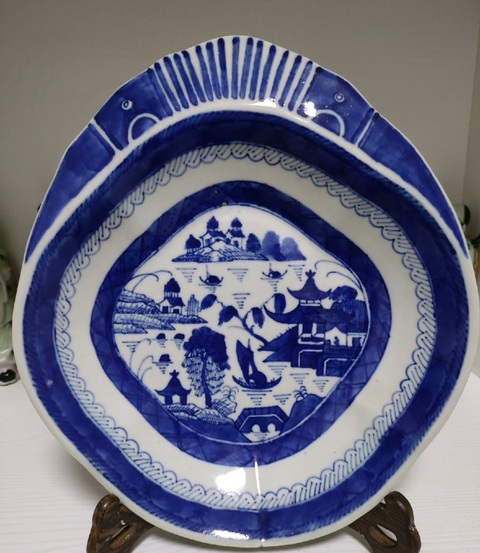 古玩陶瓷樓臺亭閣山水紋青花盤拍賣,當前價格2500元