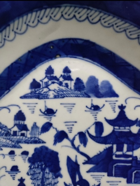 古玩陶瓷樓臺亭閣山水紋青花盤拍賣,當前價格2500元
