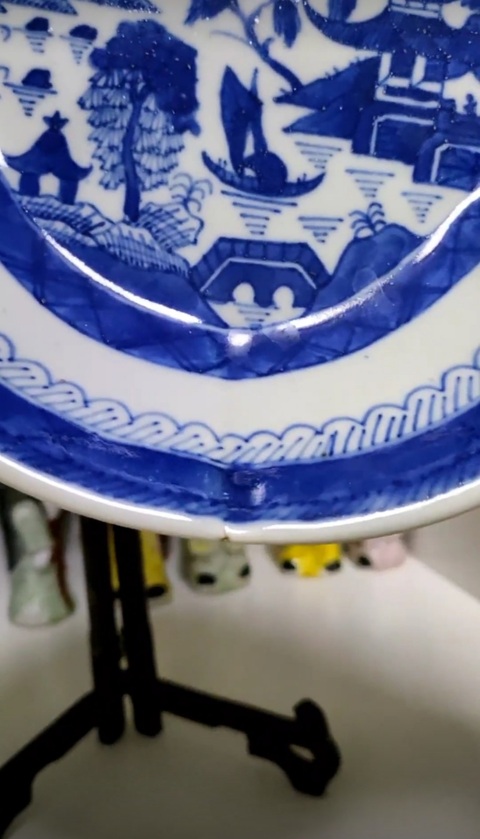 古玩陶瓷樓臺亭閣山水紋青花盤拍賣,當前價格2500元