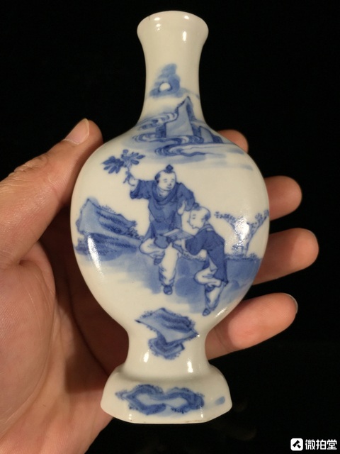 古玩陶瓷青花人物題材扁瓶真品鑒賞圖