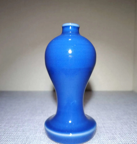 古玩陶瓷霽藍(lán)釉梅瓶真品鑒賞圖