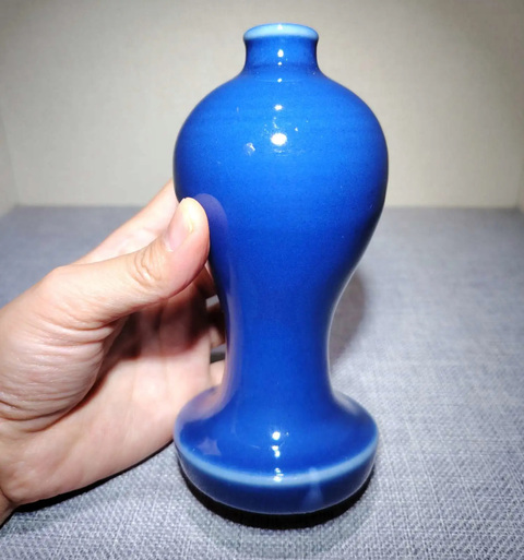 古玩陶瓷霽藍(lán)釉梅瓶真品鑒賞圖