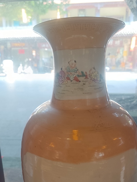 古玩陶瓷清晚期 粉彩人物紋瓶真品鑒賞圖