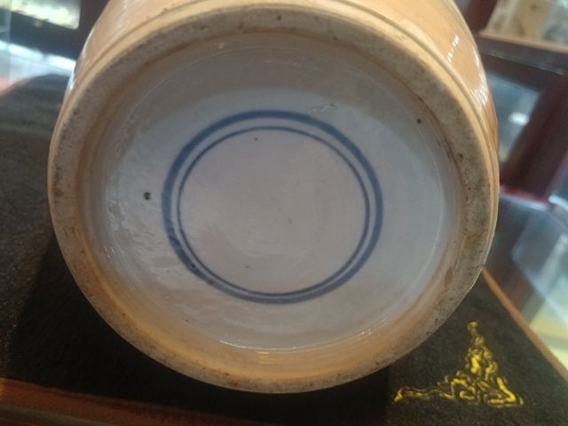 古玩陶瓷清晚期 粉彩人物紋瓶真品鑒賞圖