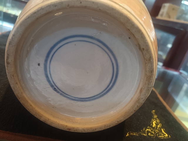 古玩陶瓷清晚期 粉彩人物紋瓶真品鑒賞圖
