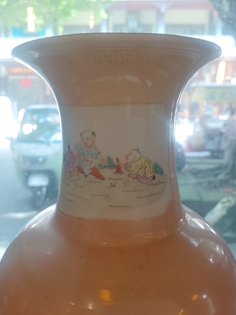 古玩陶瓷清晚期 粉彩人物紋瓶真品鑒賞圖