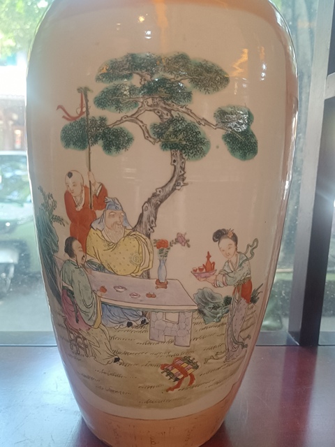 古玩陶瓷清晚期 粉彩人物紋瓶真品鑒賞圖