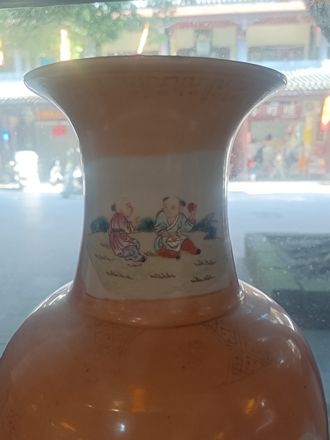 古玩陶瓷清晚期 粉彩人物紋瓶真品鑒賞圖