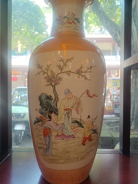 古玩陶瓷清晚期 粉彩人物紋瓶真品鑒賞圖