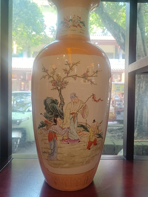 古玩陶瓷清晚期 粉彩人物紋瓶真品鑒賞圖
