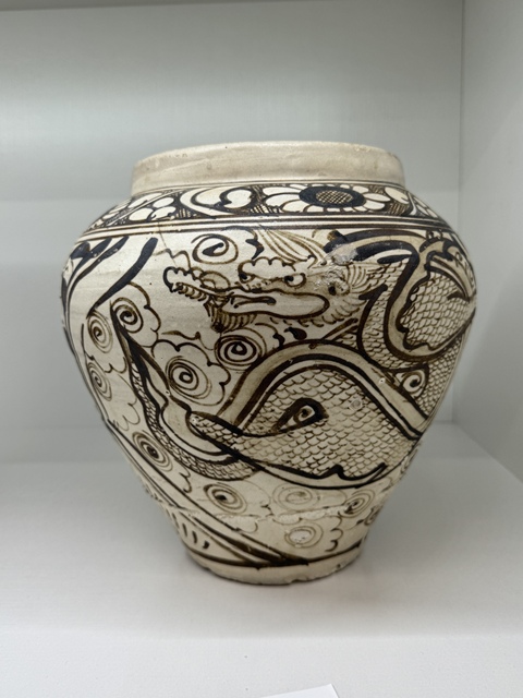古玩陶瓷元代磁州窯龍鳳紋褐彩罐真品鑒賞圖