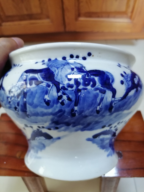 古玩陶瓷青花八駿圖馬蹄尊真品鑒賞圖