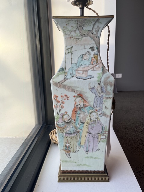 古玩陶瓷淺絳彩人物故事紋四方瓶真品鑒賞圖