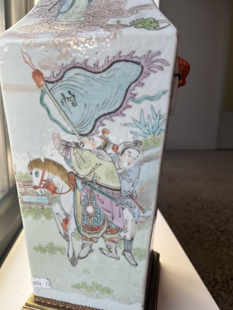 古玩陶瓷淺絳彩人物故事紋四方瓶真品鑒賞圖