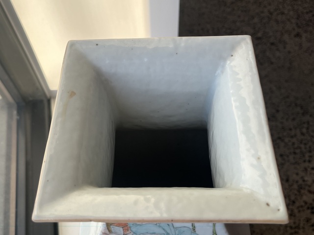 古玩陶瓷淺絳彩人物故事紋四方瓶真品鑒賞圖