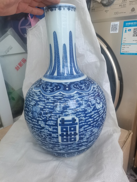 古玩陶瓷暗八仙天球瓶真品鑒賞圖