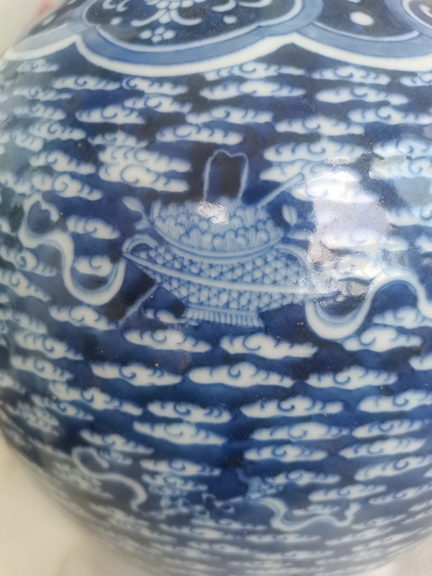 古玩陶瓷暗八仙天球瓶真品鑒賞圖