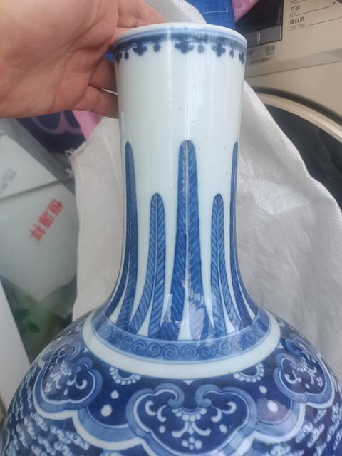 古玩陶瓷暗八仙天球瓶真品鑒賞圖