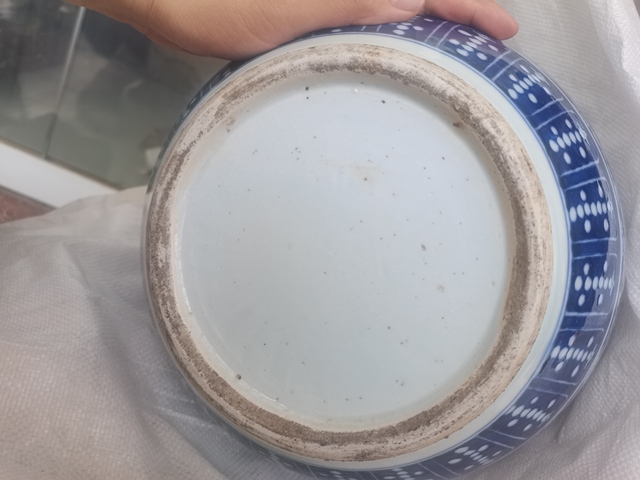 古玩陶瓷暗八仙天球瓶真品鑒賞圖