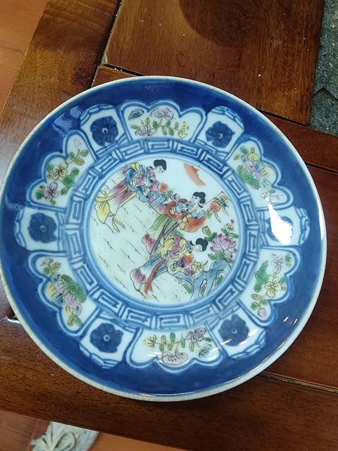 古玩陶瓷青花開窗粉彩仕女人物紋盤真品鑒賞圖