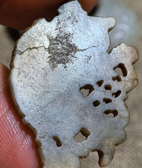 古玩雜項(xiàng)獅子滾繡球花片真品鑒賞圖