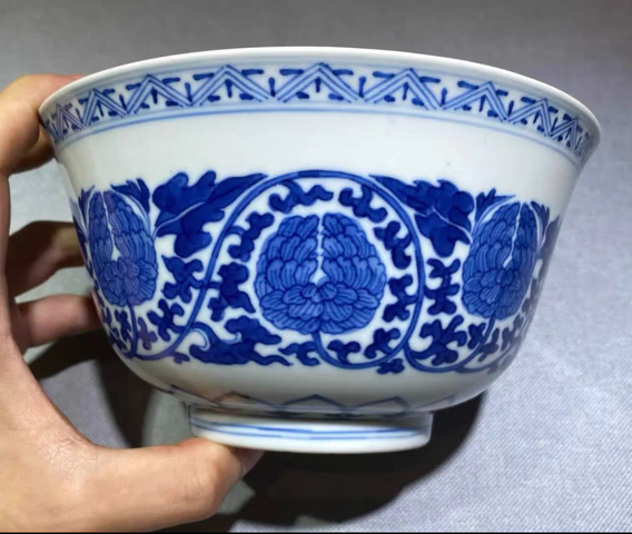 古玩陶瓷花卉紋青花碗真品鑒賞圖