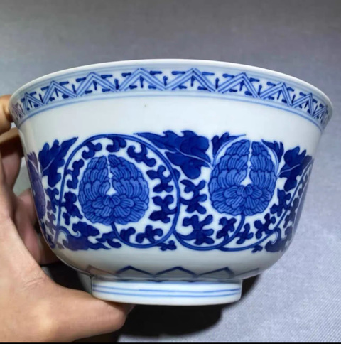 古玩陶瓷花卉紋青花碗真品鑒賞圖