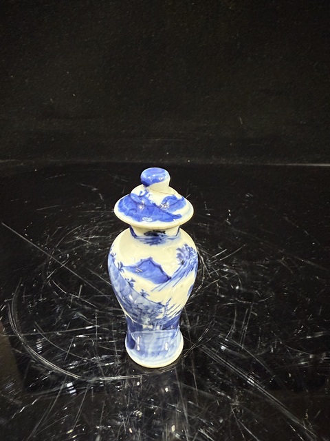 古玩陶瓷晚清青花小蓋瓶真品鑒賞圖