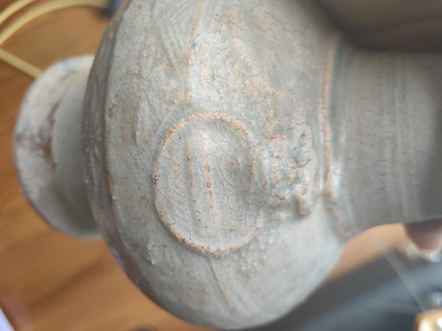 古玩陶瓷宋代青白釉雙耳印花瓶真品鑒賞圖