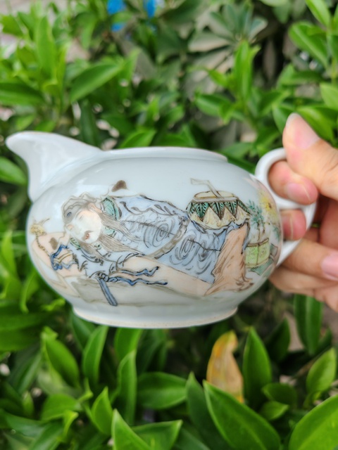 古玩陶瓷馬慶云款人物紋淺絳彩執壺真品鑒賞圖