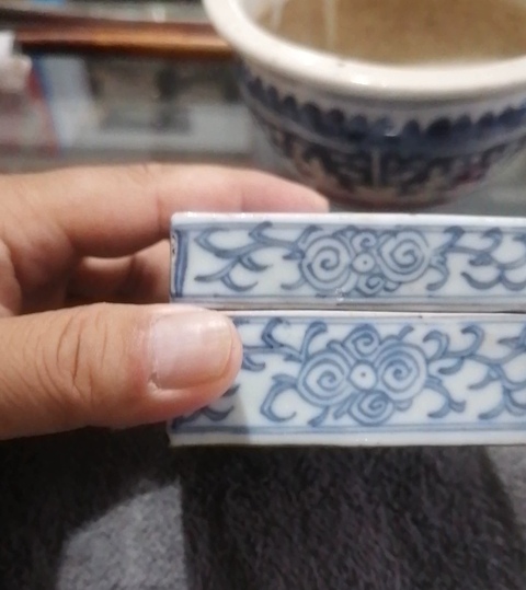 古玩陶瓷青花淡描蝠紋四方印盒真品鑒賞圖
