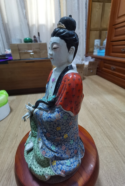 古玩陶瓷粉彩觀音菩薩造像真品鑒賞圖