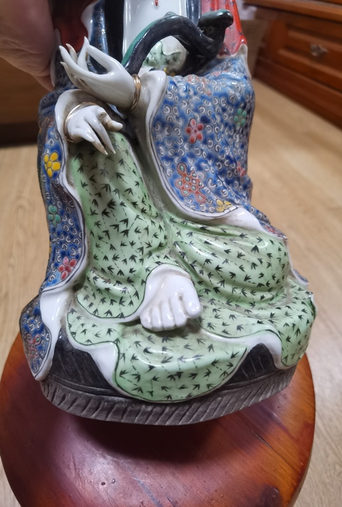 古玩陶瓷粉彩觀音菩薩造像真品鑒賞圖