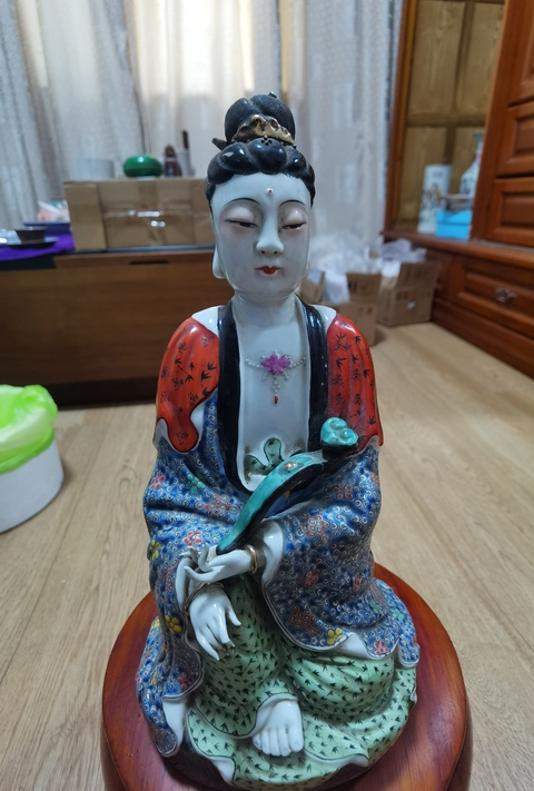 古玩陶瓷粉彩人物塑像真品鑒賞圖