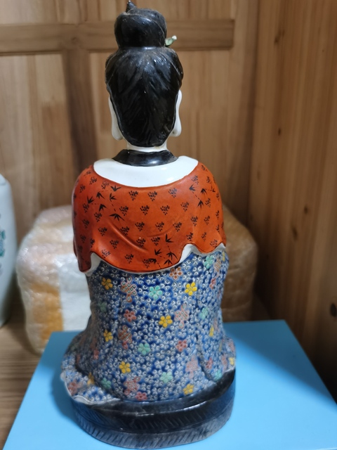 古玩陶瓷粉彩人物塑像真品鑒賞圖