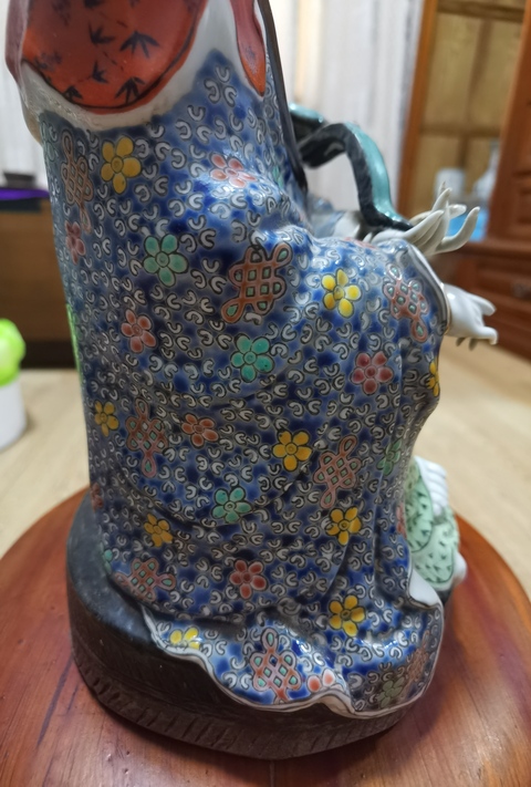 古玩陶瓷粉彩人物塑像真品鑒賞圖