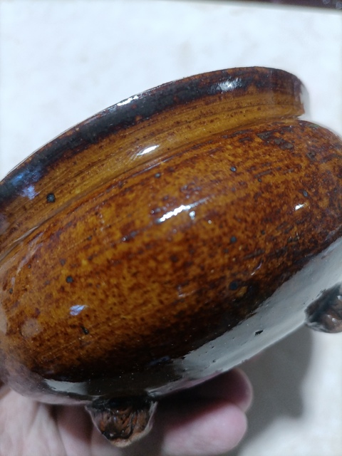 古玩陶瓷醬釉三足爐真品鑒賞圖