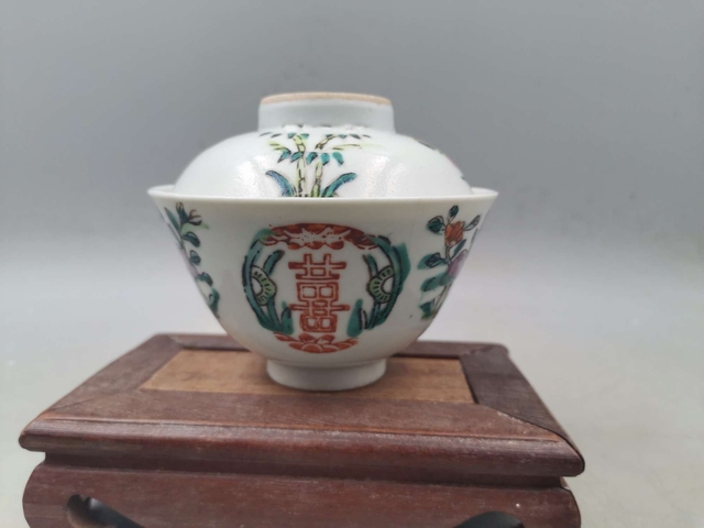 古玩陶瓷吉語花卉紋粉彩蓋杯真品鑒賞圖