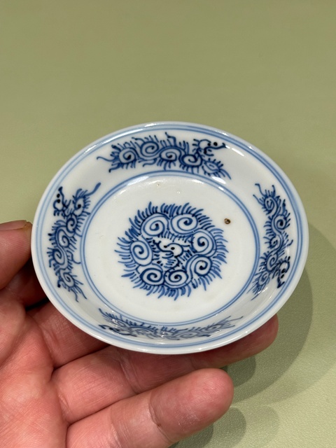 古玩陶瓷青花龍紋小碟真品鑒賞圖