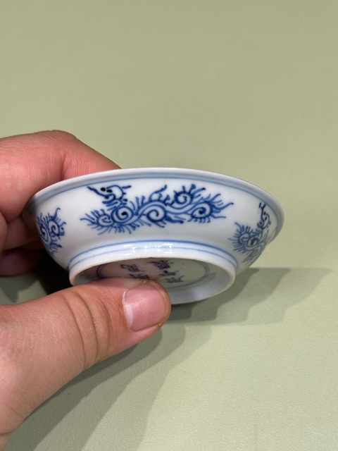 古玩陶瓷青花龍紋小碟真品鑒賞圖