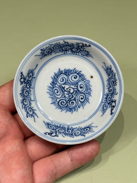 古玩陶瓷青花龍紋小碟真品鑒賞圖