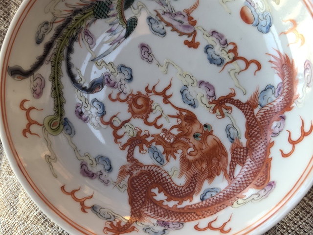古玩陶瓷龍鳳紋粉彩盤真品鑒賞圖