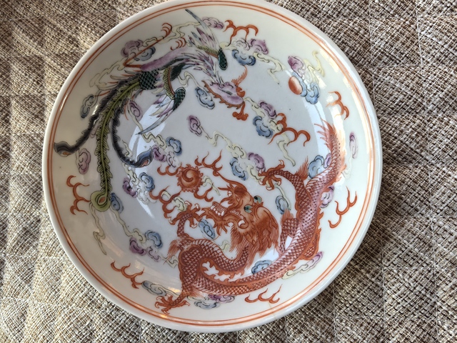 古玩陶瓷龍鳳紋粉彩盤真品鑒賞圖