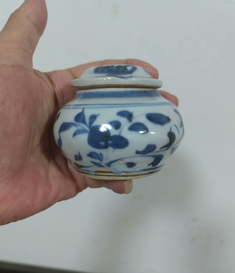 古玩陶瓷青花花卉紋蓋罐真品鑒賞圖
