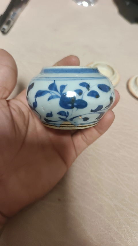古玩陶瓷青花花卉紋蓋罐真品鑒賞圖