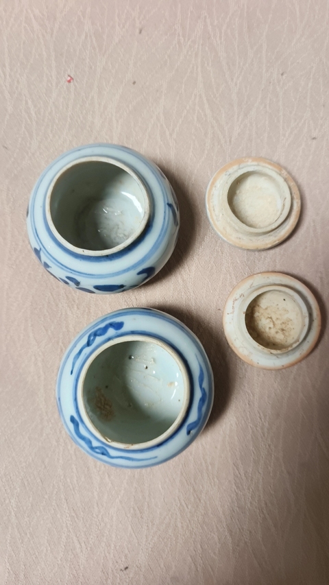 古玩陶瓷青花花卉紋蓋罐真品鑒賞圖