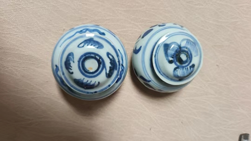 古玩陶瓷青花花卉紋蓋罐真品鑒賞圖