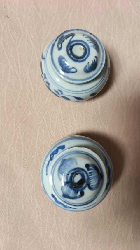 古玩陶瓷青花花卉紋蓋罐真品鑒賞圖