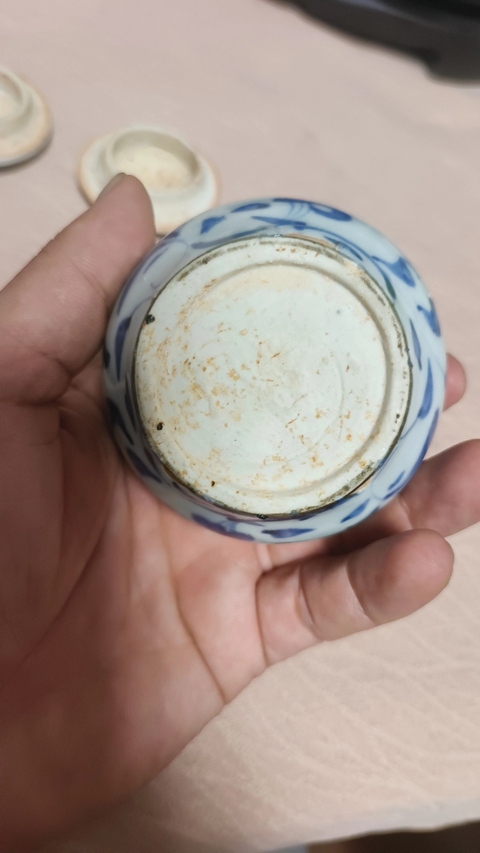 古玩陶瓷青花花卉紋蓋罐真品鑒賞圖